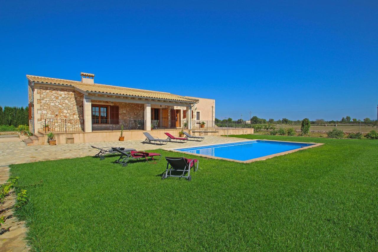 Can Roca Villa *