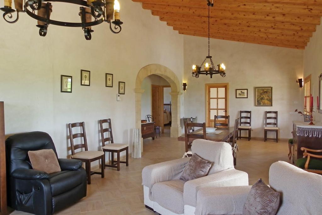 Can Roca Villa *